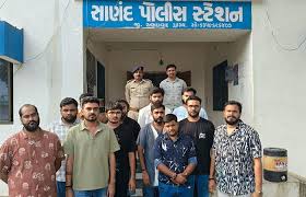 અમદાવાદ નજીક ખાનગી દારૂની મહેફિલ, ₹1.61 લાખના મુદ્દામાલ સાથે 12ની ધરપકડ